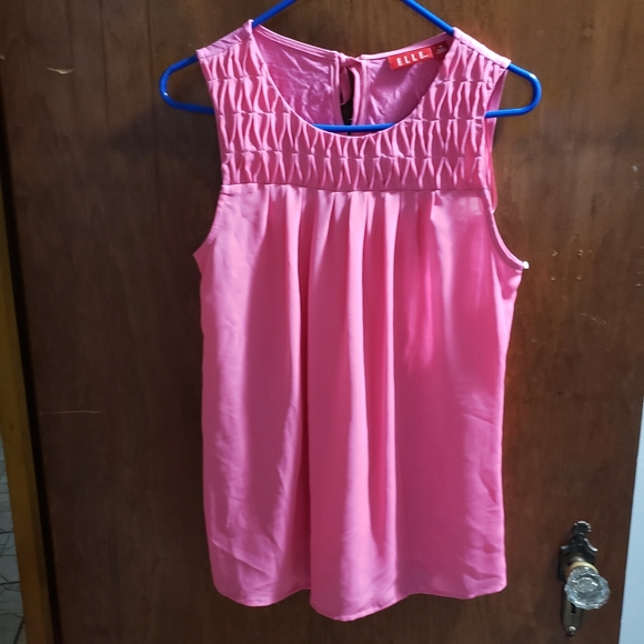 Sleeveless pink shirt
